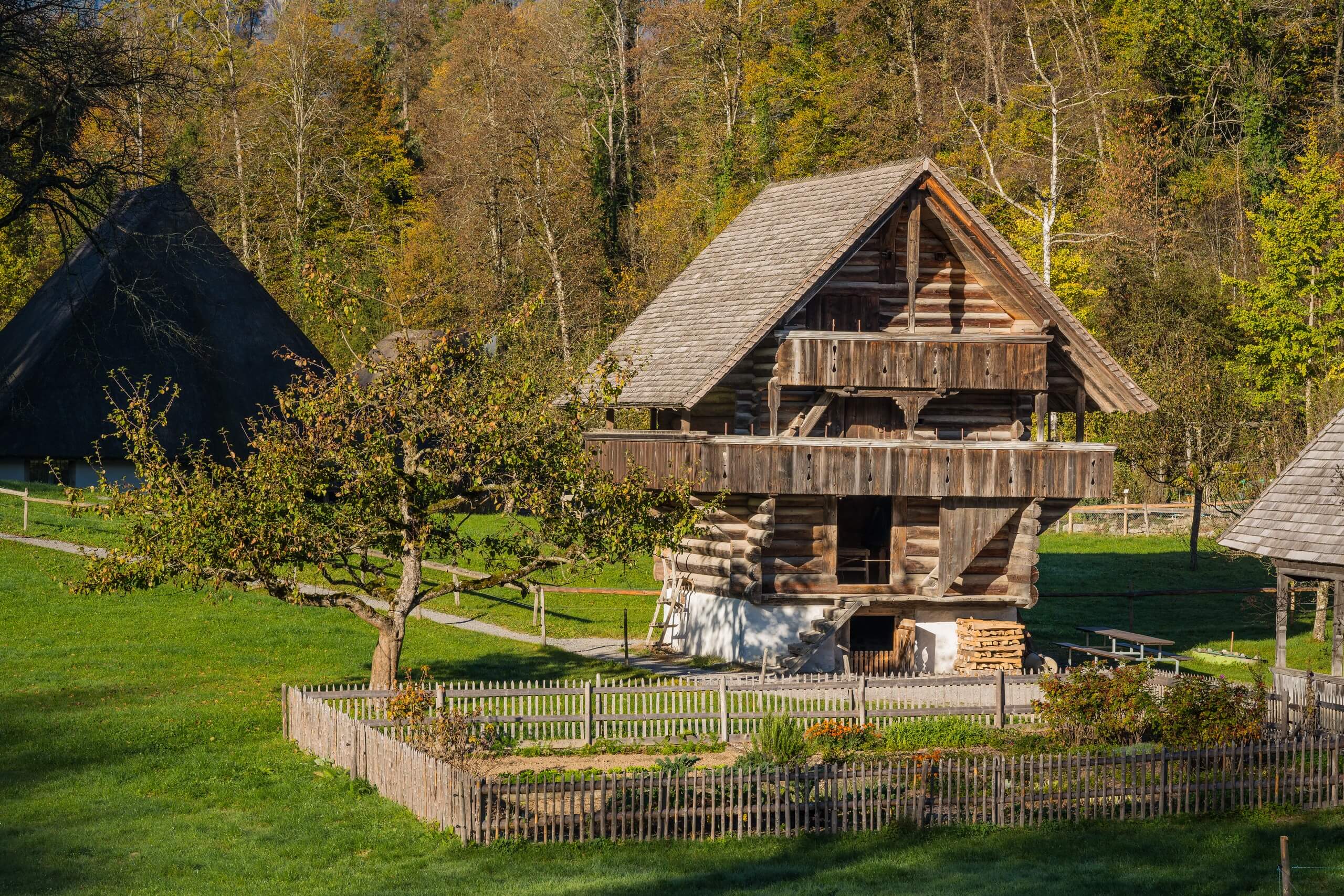https://mdw-travel-data-us-east-1.s3.amazonaws.com/img/country/Switzerland/Ballenberg-Open-Air-Museum/img_01.jpg