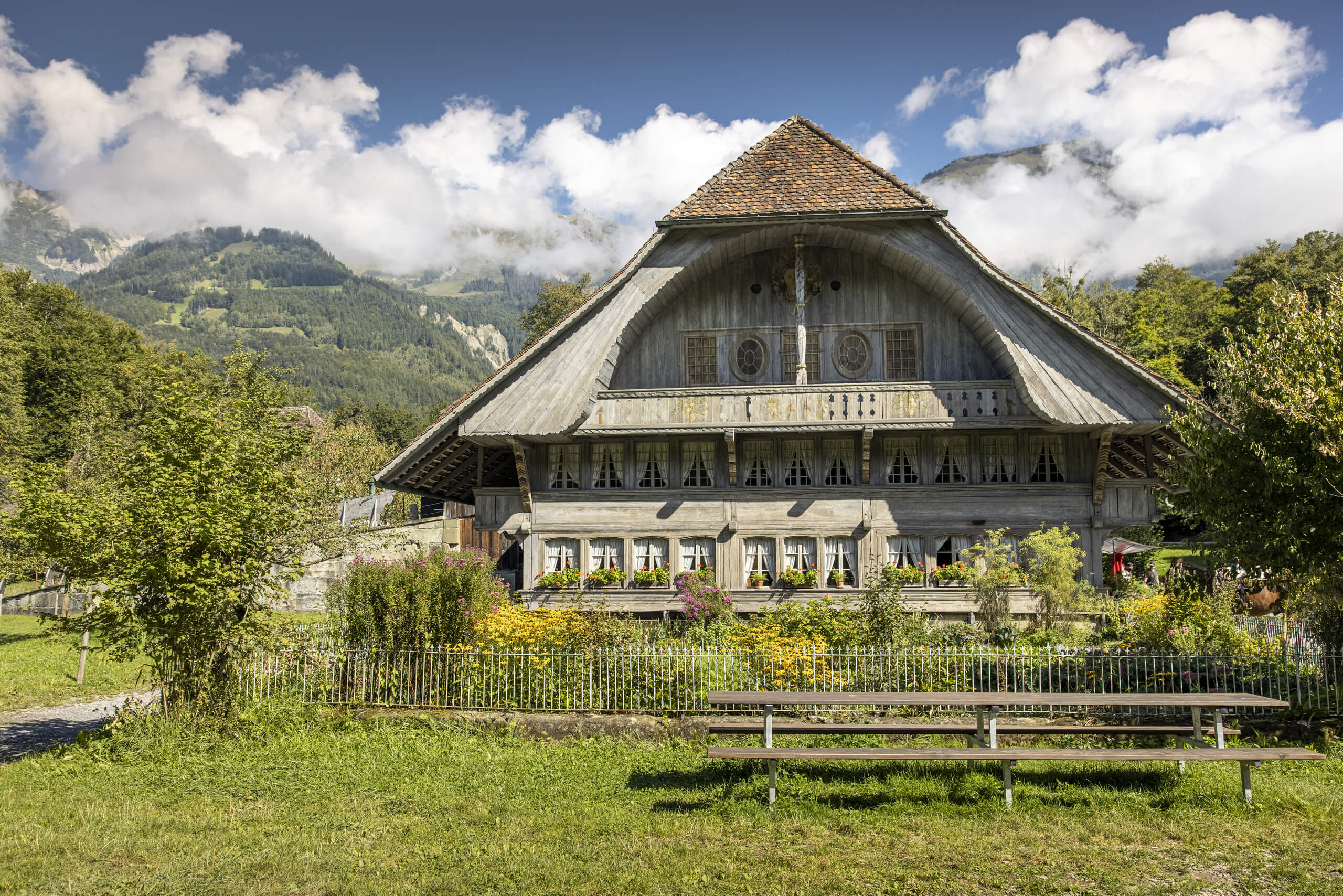 https://mdw-travel-data-us-east-1.s3.amazonaws.com/img/country/Switzerland/Ballenberg-Open-Air-Museum/img_02.jpg