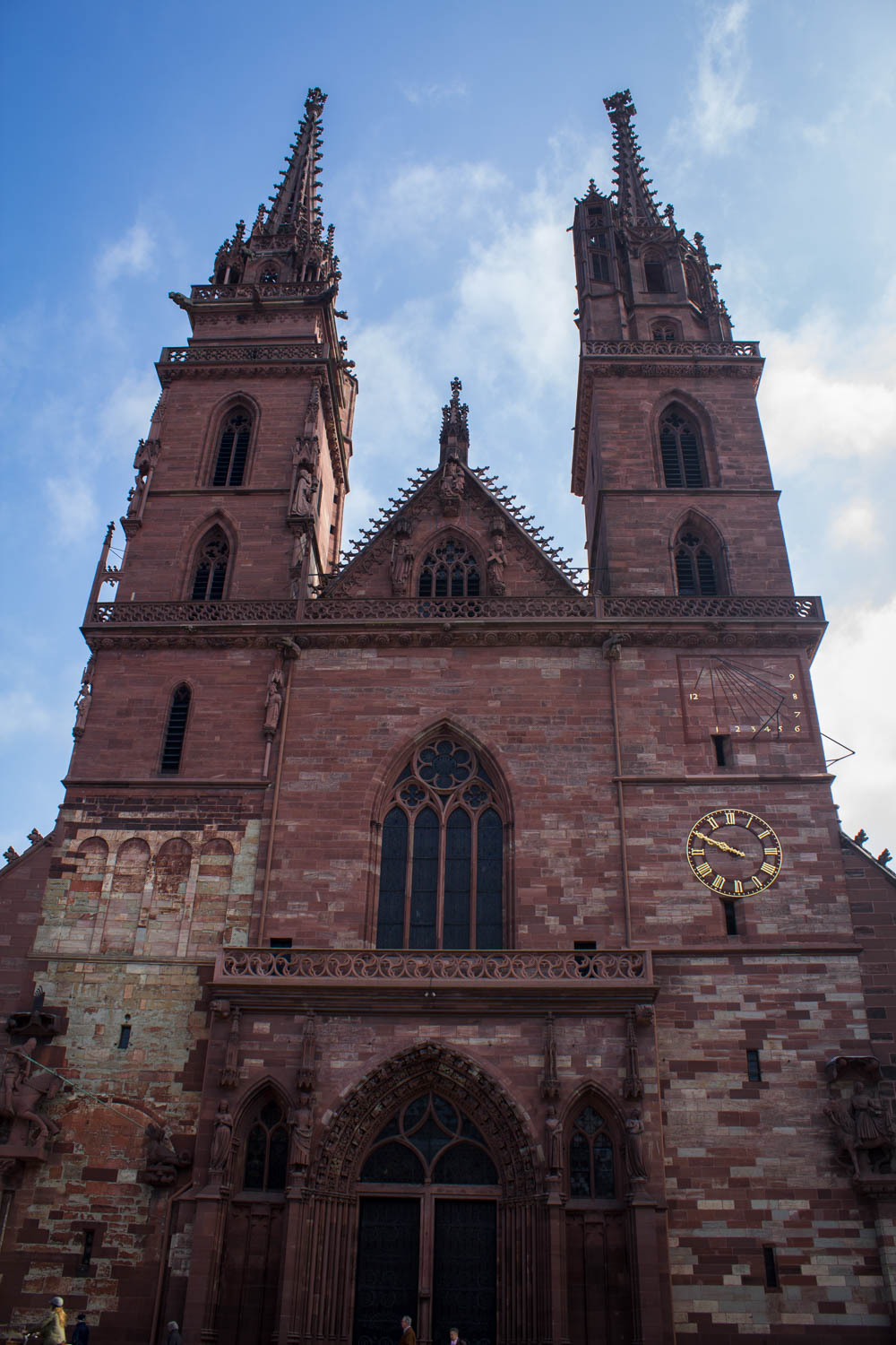 https://mdw-travel-data-us-east-1.s3.amazonaws.com/img/country/Switzerland/Basel-Minster/img_02.jpg