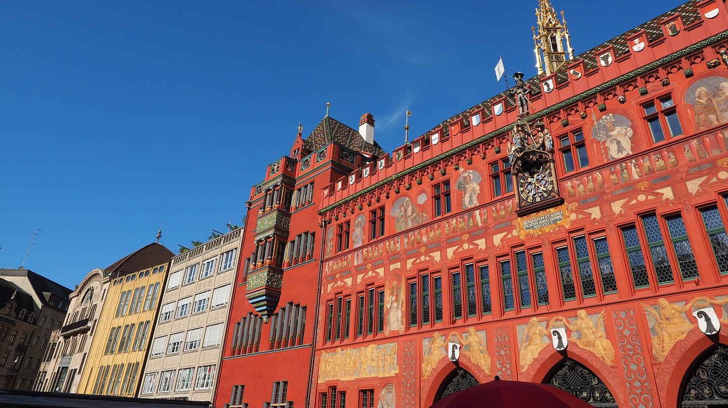 https://mdw-travel-data-us-east-1.s3.amazonaws.com/img/country/Switzerland/Basel-Town-House/img_03.jpg