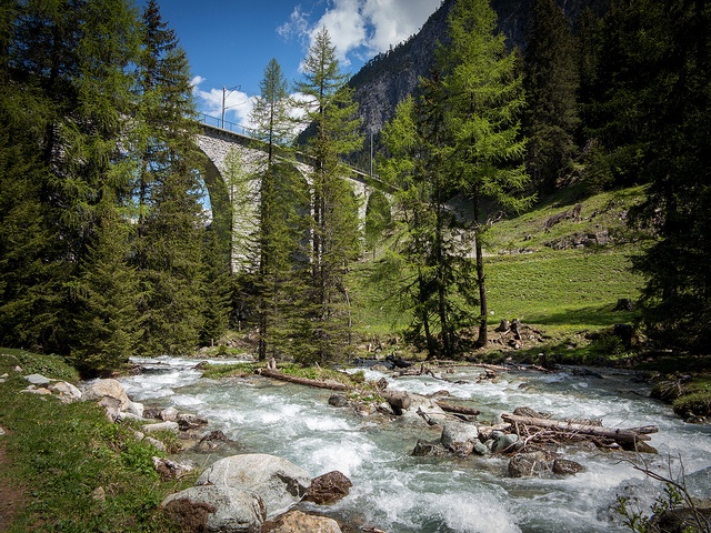 https://mdw-travel-data-us-east-1.s3.amazonaws.com/img/country/Switzerland/Bergun-Preda-Albula-Railway-Line/img_02.jpg