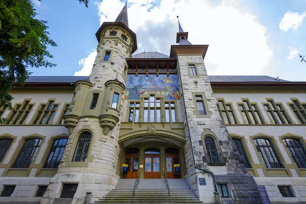 https://mdw-travel-data-us-east-1.s3.amazonaws.com/img/country/Switzerland/Bern-Historical-Museum/img_00.jpg