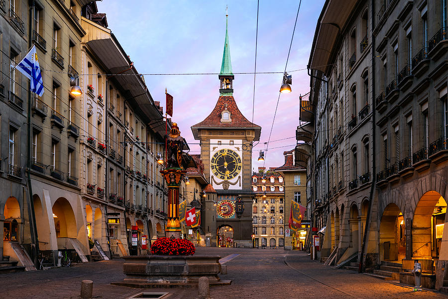 https://mdw-travel-data-us-east-1.s3.amazonaws.com/img/country/Switzerland/Bern-Historical-Old-Town/img_00.jpg