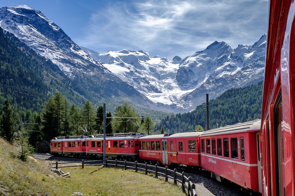 https://mdw-travel-data-us-east-1.s3.amazonaws.com/img/country/Switzerland/Bernina-Express/img_02.jpg