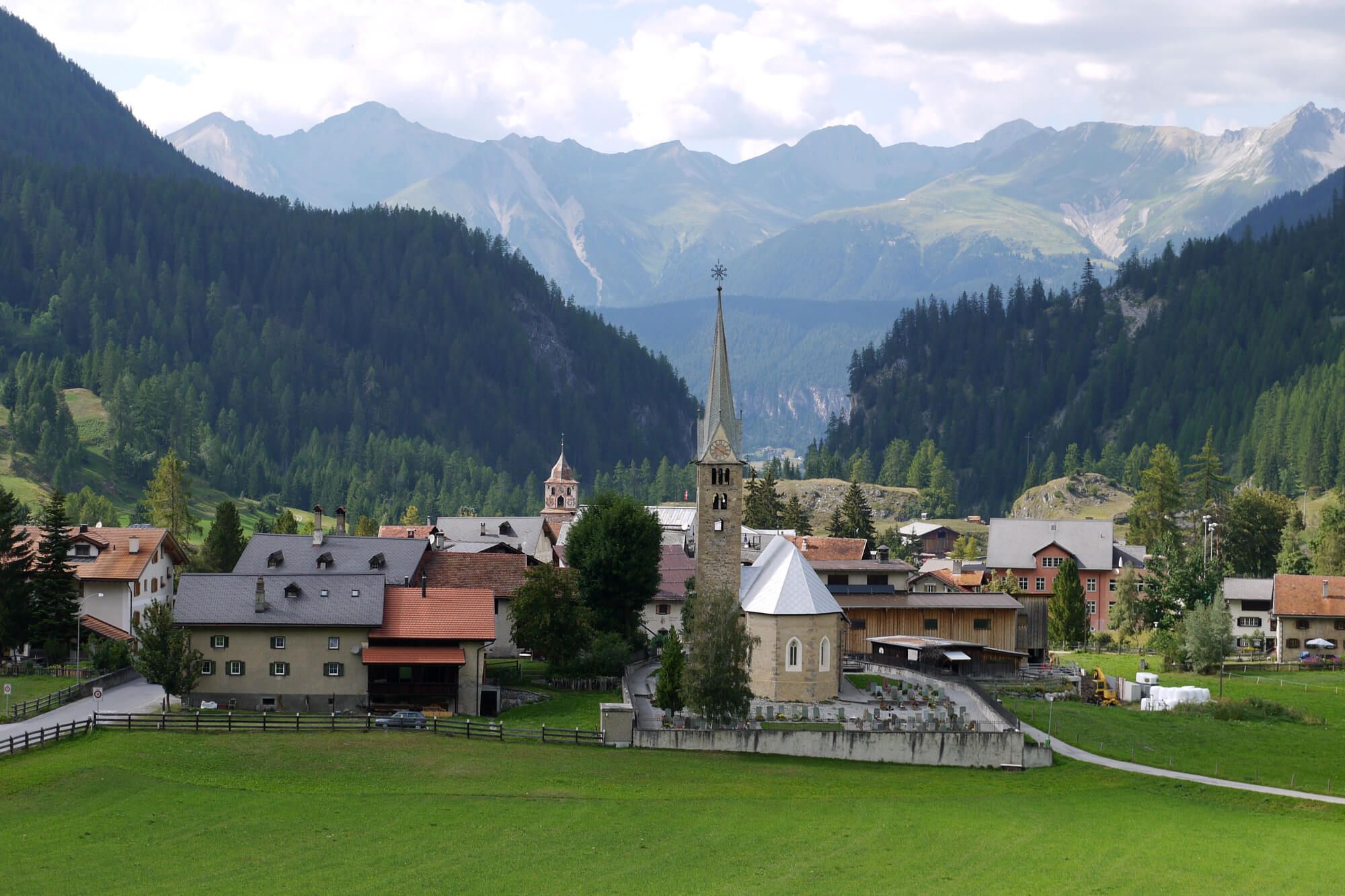 https://mdw-travel-data-us-east-1.s3.amazonaws.com/img/country/Switzerland/Bernina-Express/img_03.jpg