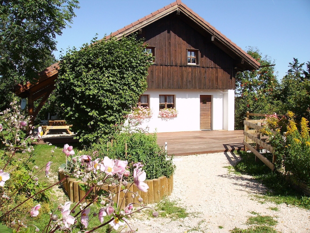 https://mdw-travel-data-us-east-1.s3.amazonaws.com/img/country/Switzerland/Bois-du-Petit-Chateau/img_01.jpg