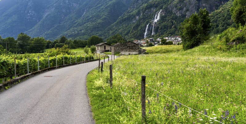 https://mdw-travel-data-us-east-1.s3.amazonaws.com/img/country/Switzerland/Bregaglia/img_02.jpg