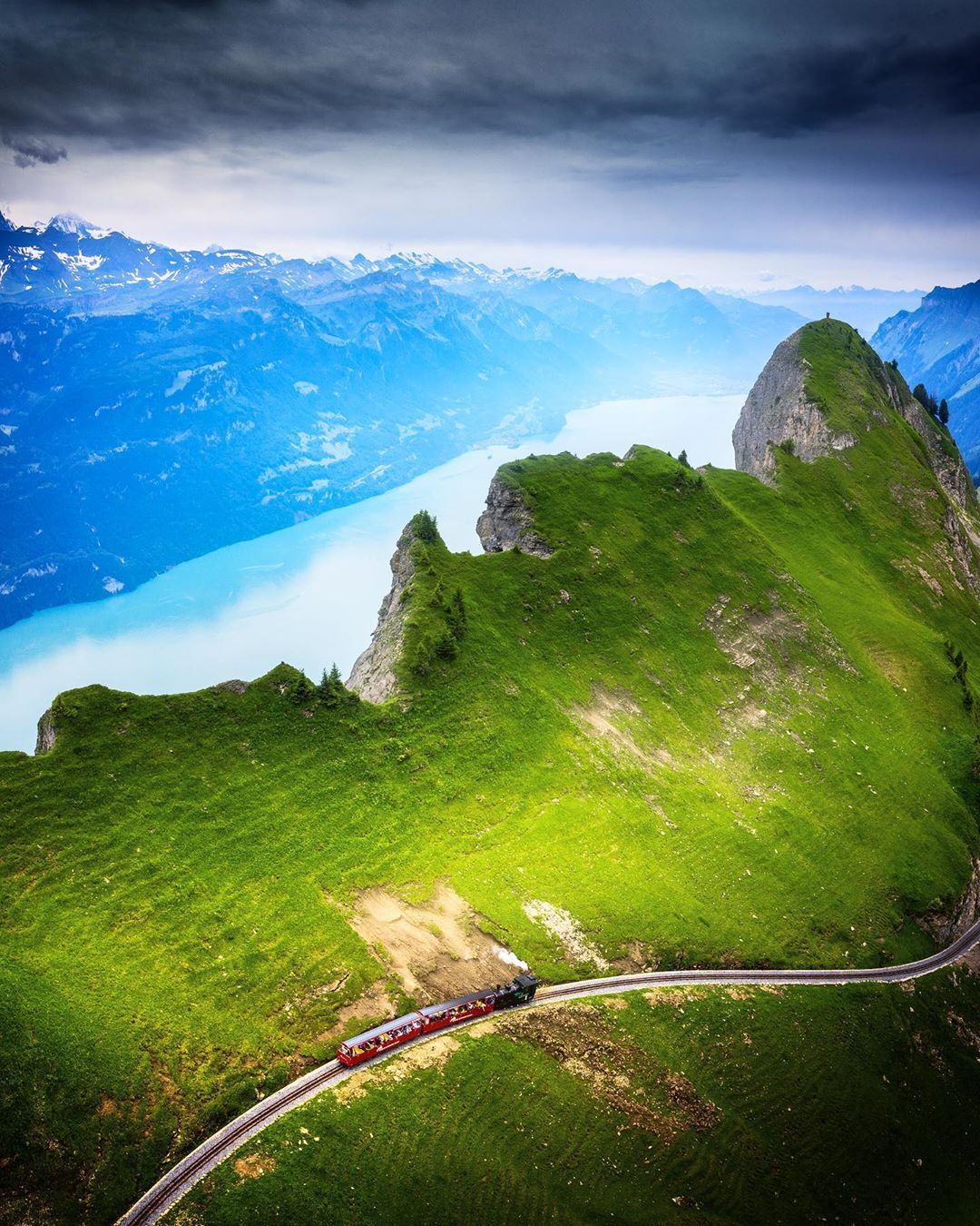 https://mdw-travel-data-us-east-1.s3.amazonaws.com/img/country/Switzerland/Brienzer-Rothorn/img_02.jpg