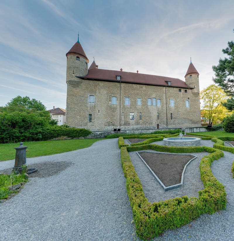 https://mdw-travel-data-us-east-1.s3.amazonaws.com/img/country/Switzerland/Bulle-Castle/img_00.jpg