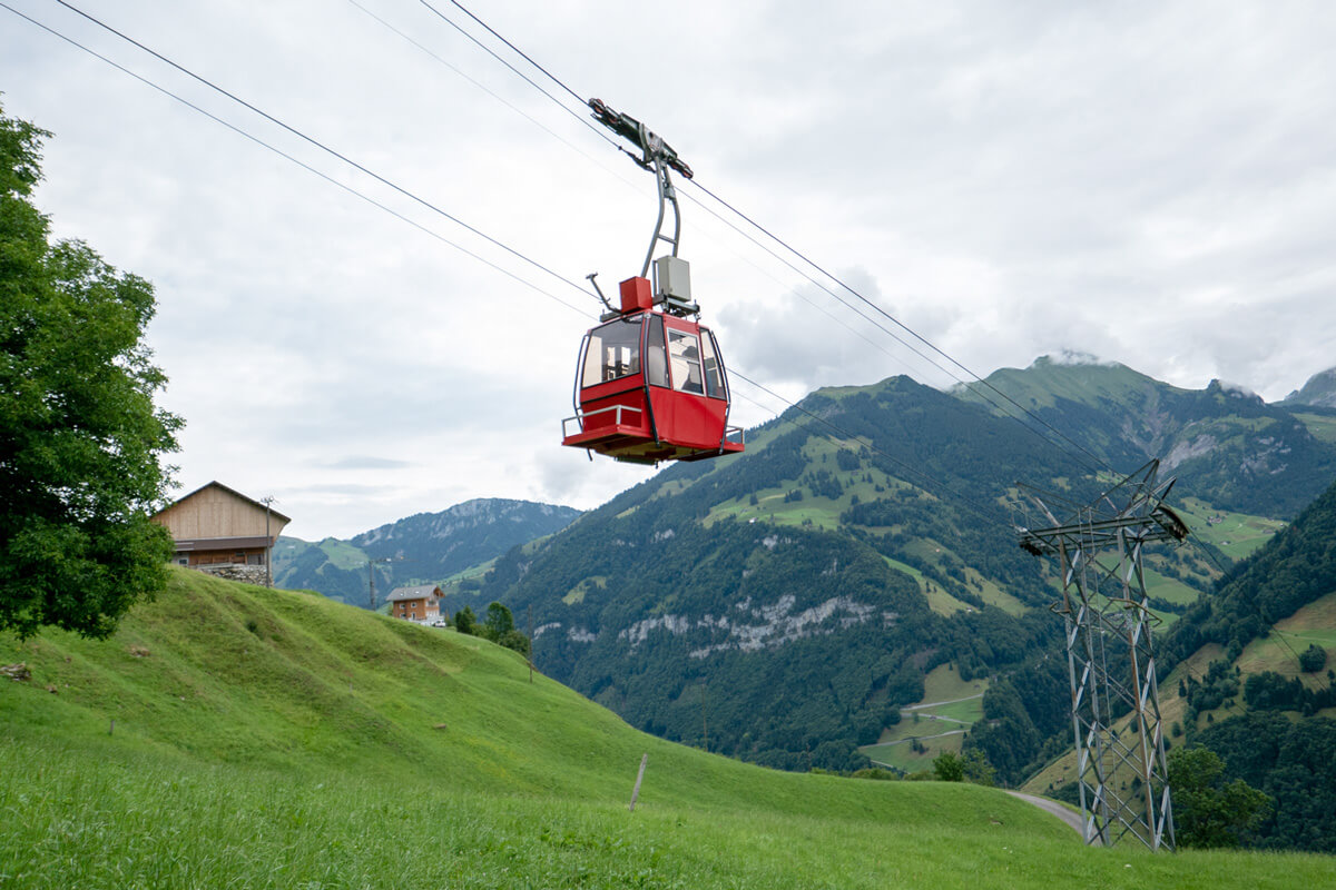 https://mdw-travel-data-us-east-1.s3.amazonaws.com/img/country/Switzerland/Cable-Car-Cardada/img_02.jpg