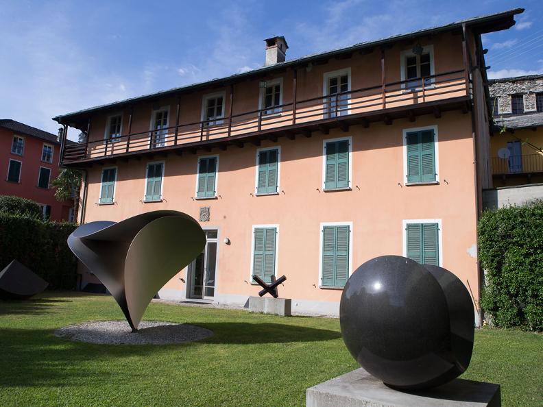 https://mdw-travel-data-us-east-1.s3.amazonaws.com/img/country/Switzerland/Casa-Rusca/img_00.jpg