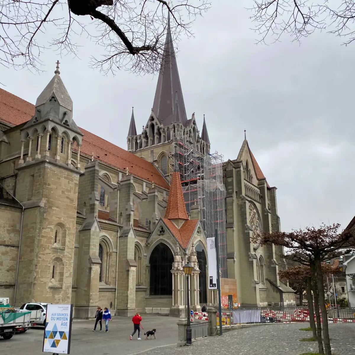https://mdw-travel-data-us-east-1.s3.amazonaws.com/img/country/Switzerland/Cathedral-of-Lausanne/img_00.jpg