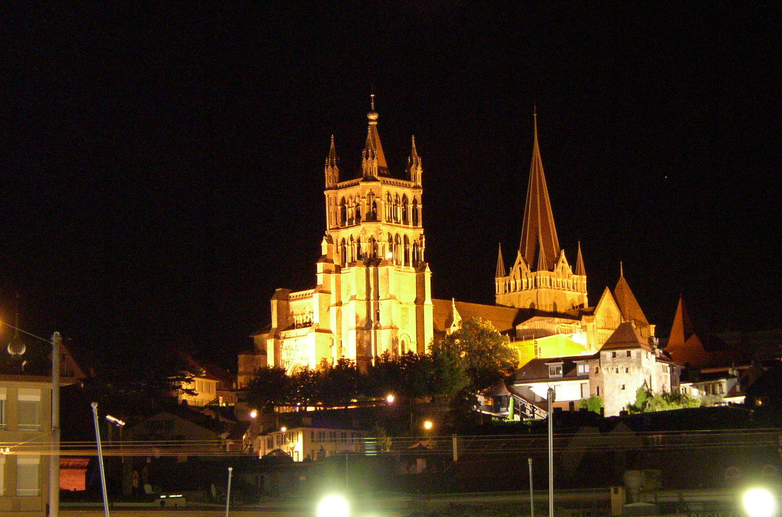 https://mdw-travel-data-us-east-1.s3.amazonaws.com/img/country/Switzerland/Cathedral-of-Lausanne/img_01.jpg