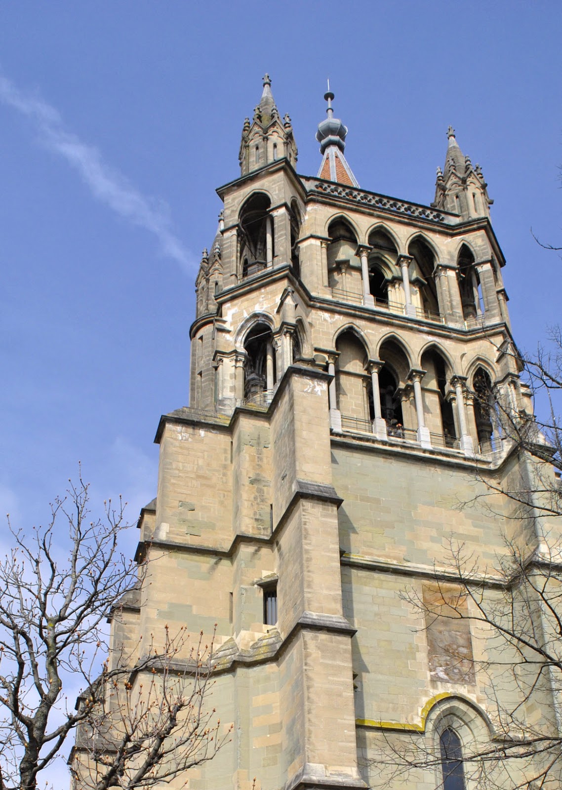 https://mdw-travel-data-us-east-1.s3.amazonaws.com/img/country/Switzerland/Cathedral-of-Lausanne/img_02.jpg