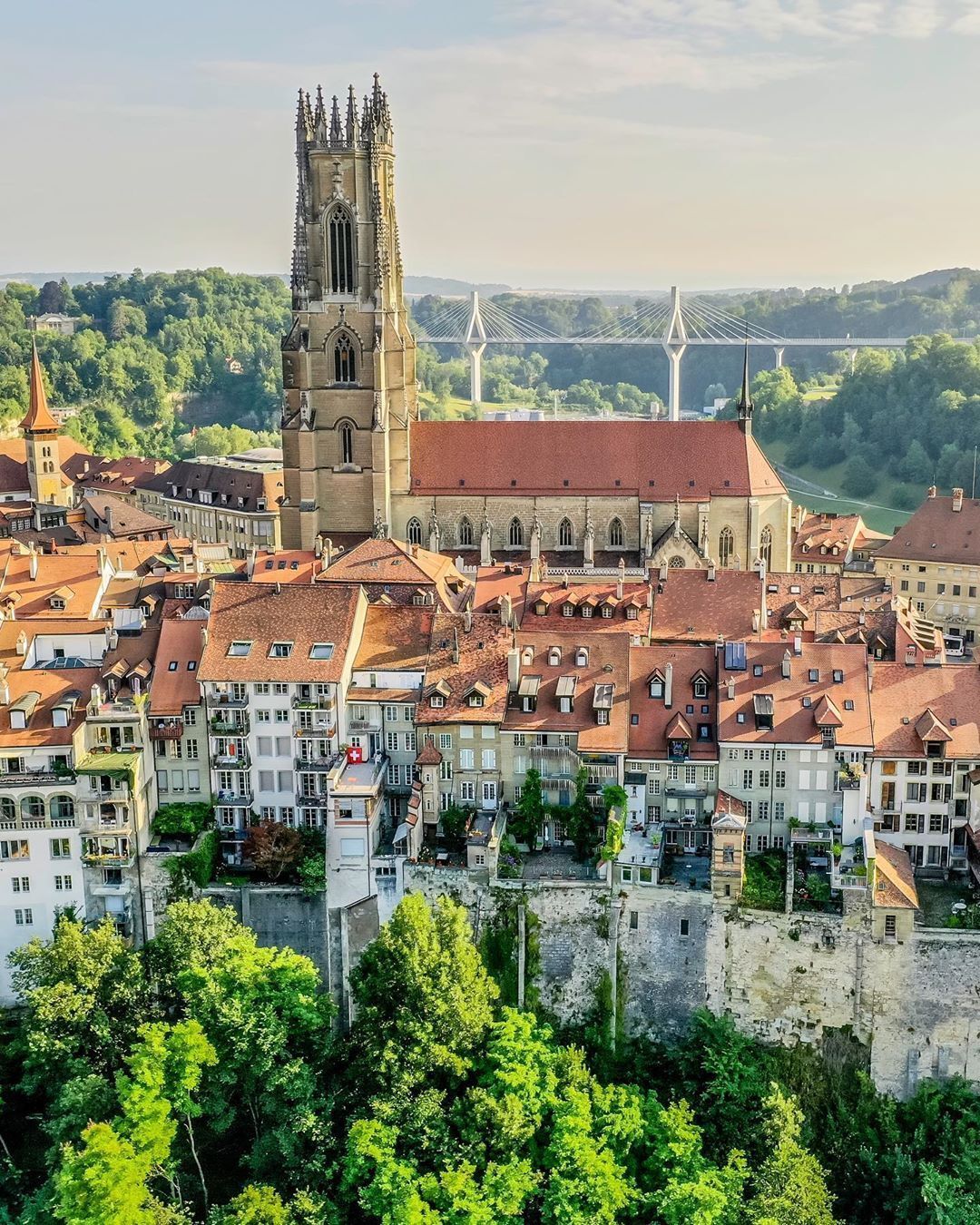 https://mdw-travel-data-us-east-1.s3.amazonaws.com/img/country/Switzerland/Cathedrale-St-Nicolas/img_00.jpg