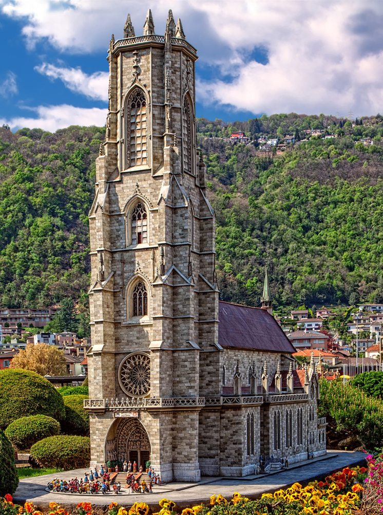 https://mdw-travel-data-us-east-1.s3.amazonaws.com/img/country/Switzerland/Cathedrale-St-Nicolas/img_03.jpg