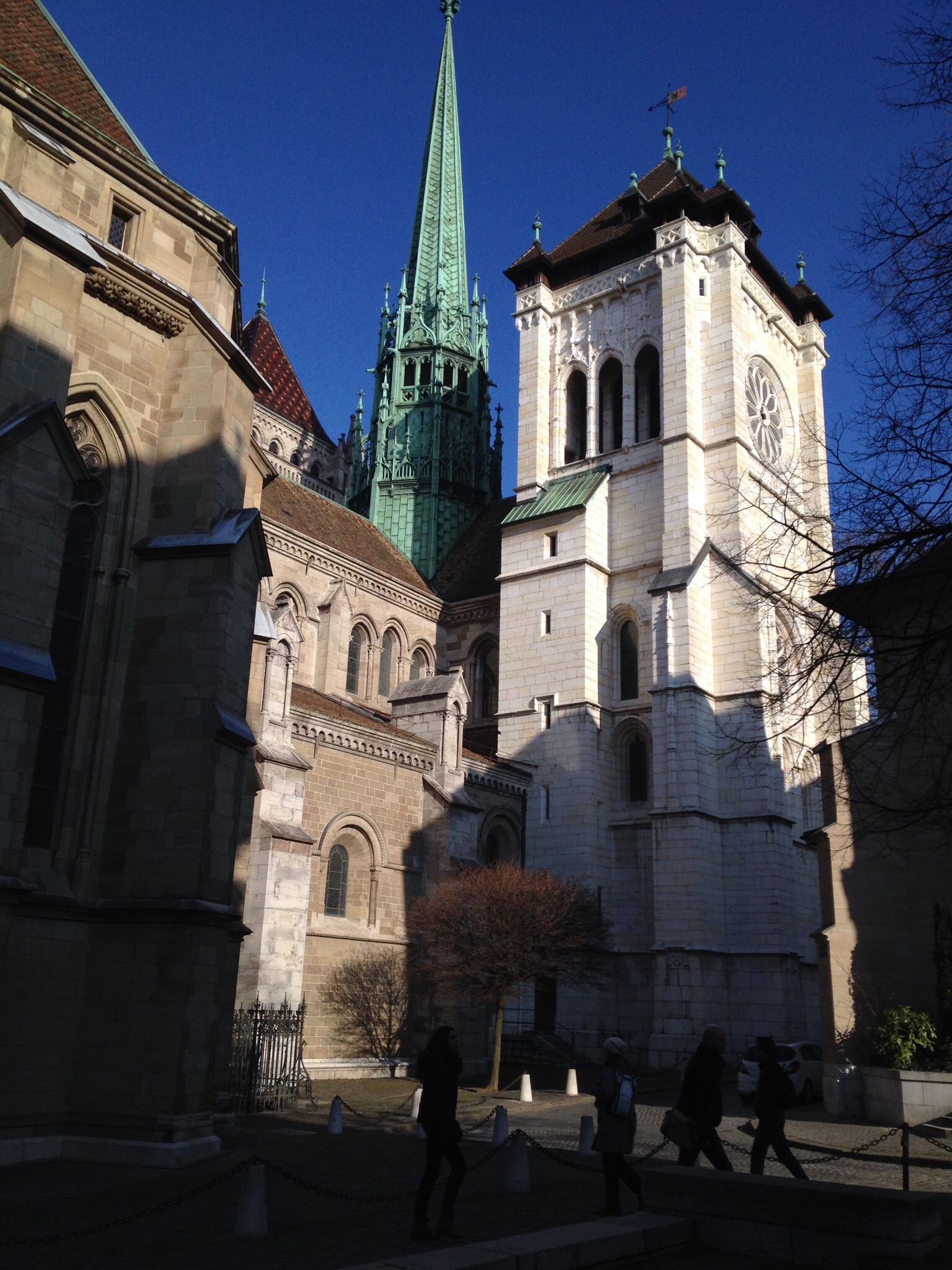 https://mdw-travel-data-us-east-1.s3.amazonaws.com/img/country/Switzerland/Cathedrale-de-St-Pierre/img_03.jpg