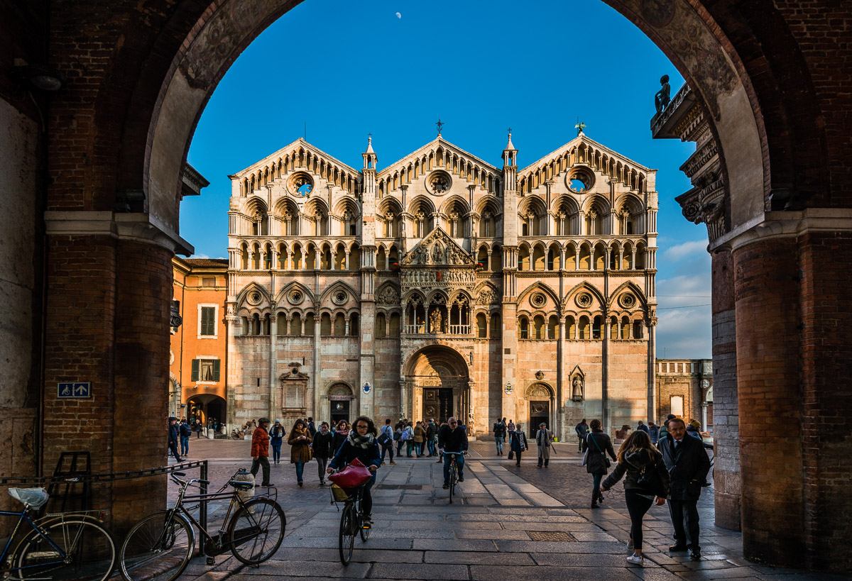 https://mdw-travel-data-us-east-1.s3.amazonaws.com/img/country/Switzerland/Cattedrale-di-San-Giorgio/img_02.jpg