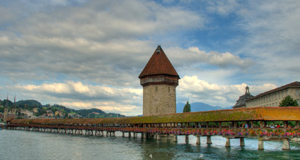 https://mdw-travel-data-us-east-1.s3.amazonaws.com/img/country/Switzerland/Chapel-Bridge/img_01.jpg