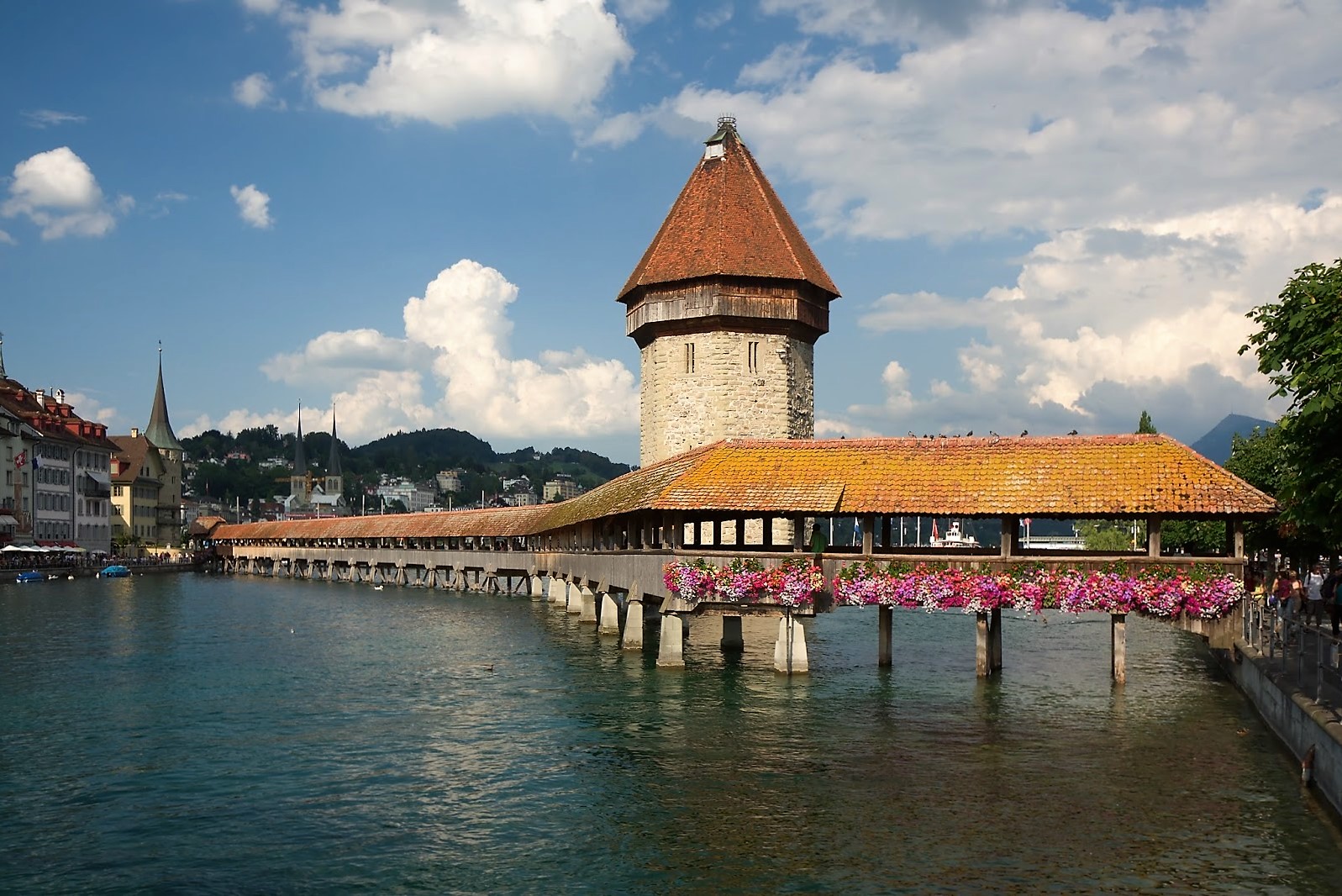 https://mdw-travel-data-us-east-1.s3.amazonaws.com/img/country/Switzerland/Chapel-Bridge/img_02.jpg