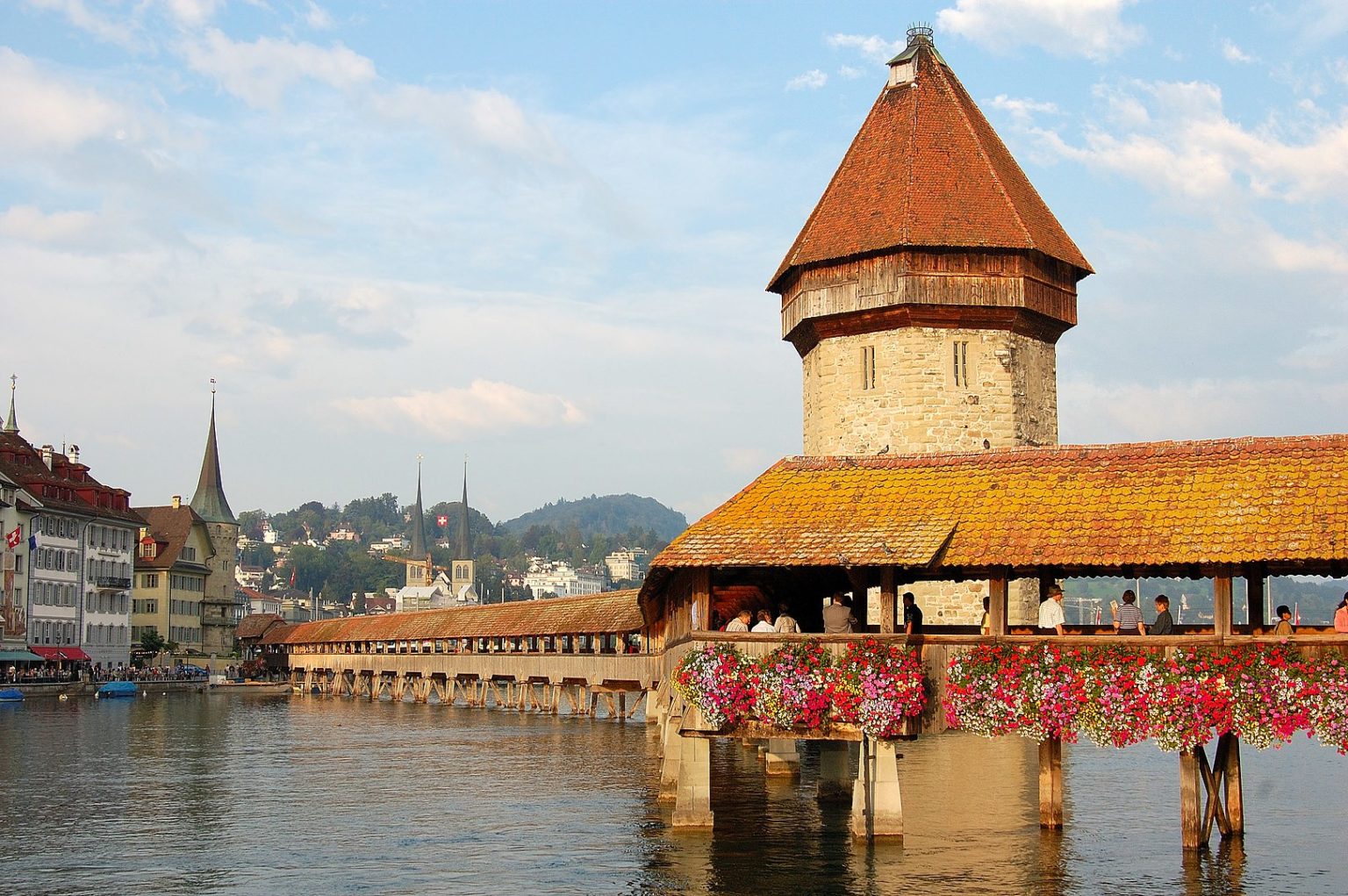 https://mdw-travel-data-us-east-1.s3.amazonaws.com/img/country/Switzerland/Chapel-Bridge/img_05.jpg