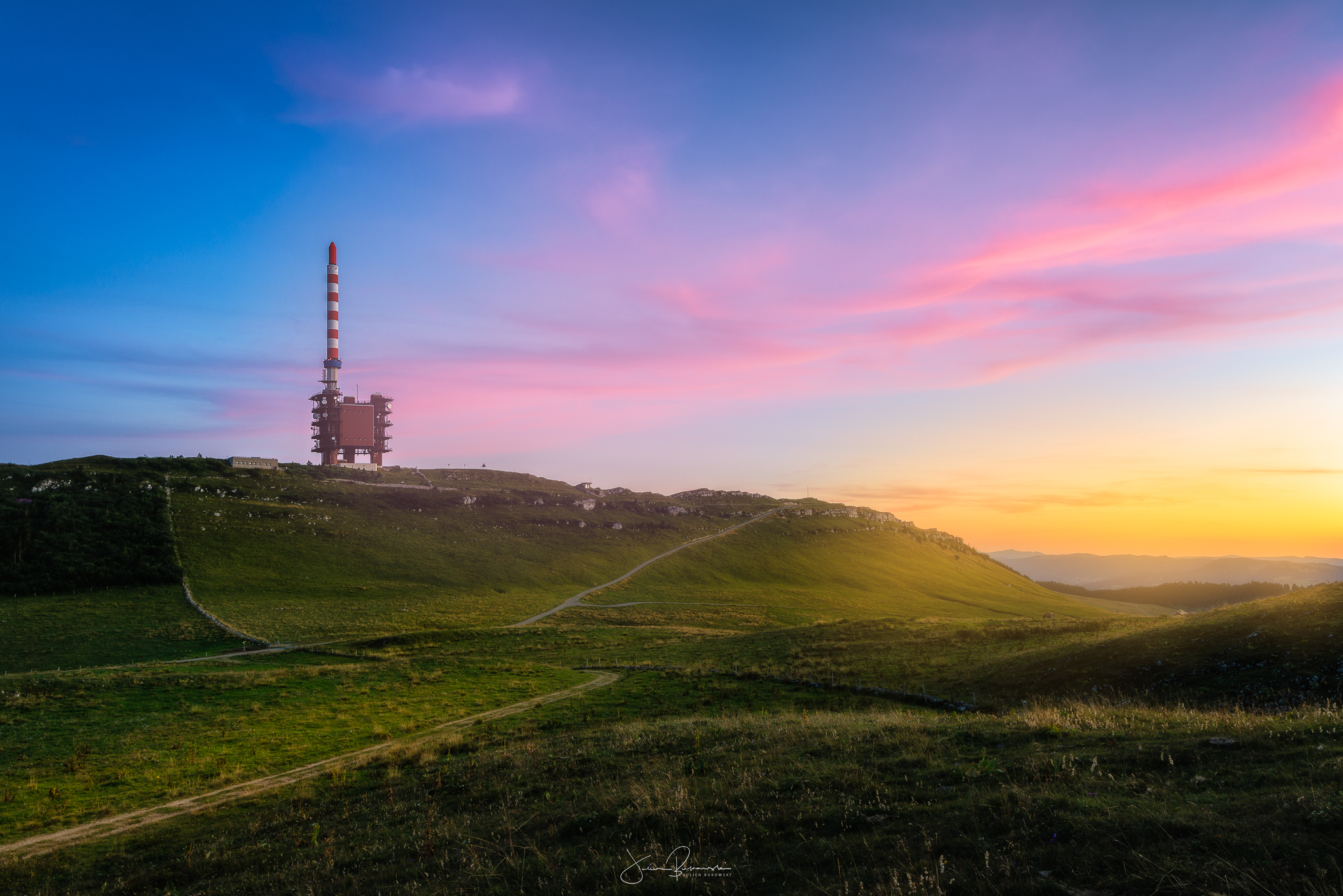 https://mdw-travel-data-us-east-1.s3.amazonaws.com/img/country/Switzerland/Chasseral/img_01.jpg