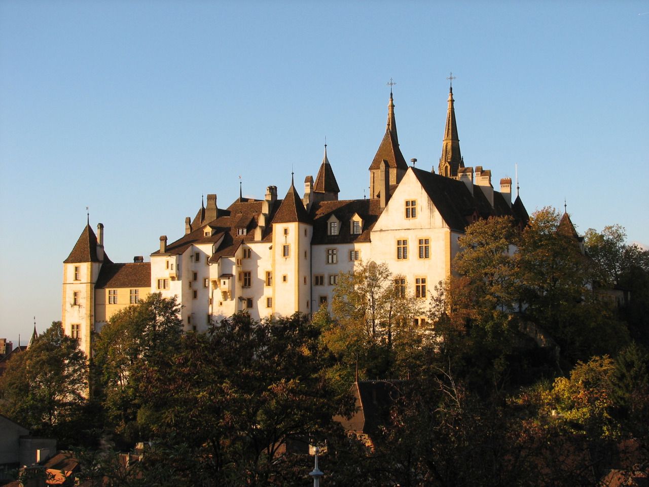 https://mdw-travel-data-us-east-1.s3.amazonaws.com/img/country/Switzerland/Chateau-Neuchatel/img_00.jpg