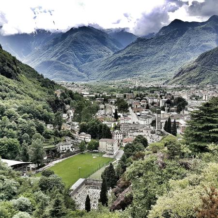 https://mdw-travel-data-us-east-1.s3.amazonaws.com/img/country/Switzerland/Chiavenna/img_02.jpg