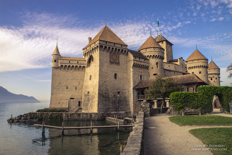 https://mdw-travel-data-us-east-1.s3.amazonaws.com/img/country/Switzerland/Chillon-Castle/img_00.jpg