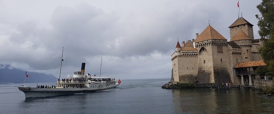 https://mdw-travel-data-us-east-1.s3.amazonaws.com/img/country/Switzerland/Chillon-Castle/img_01.jpg