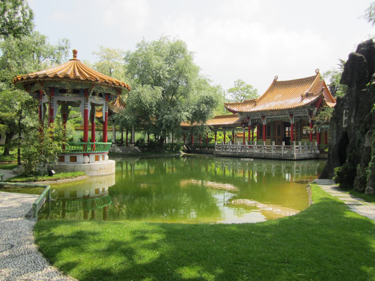 https://mdw-travel-data-us-east-1.s3.amazonaws.com/img/country/Switzerland/Chinese-Garden/img_02.jpg