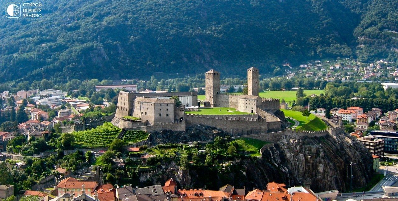 https://mdw-travel-data-us-east-1.s3.amazonaws.com/img/country/Switzerland/Chur-Bellinzona-Railway/img_01.jpg