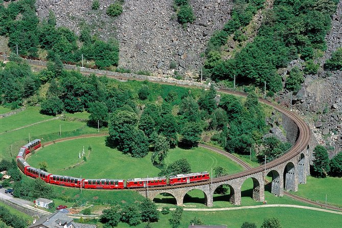 https://mdw-travel-data-us-east-1.s3.amazonaws.com/img/country/Switzerland/Chur-Bellinzona-Railway/img_03.jpg