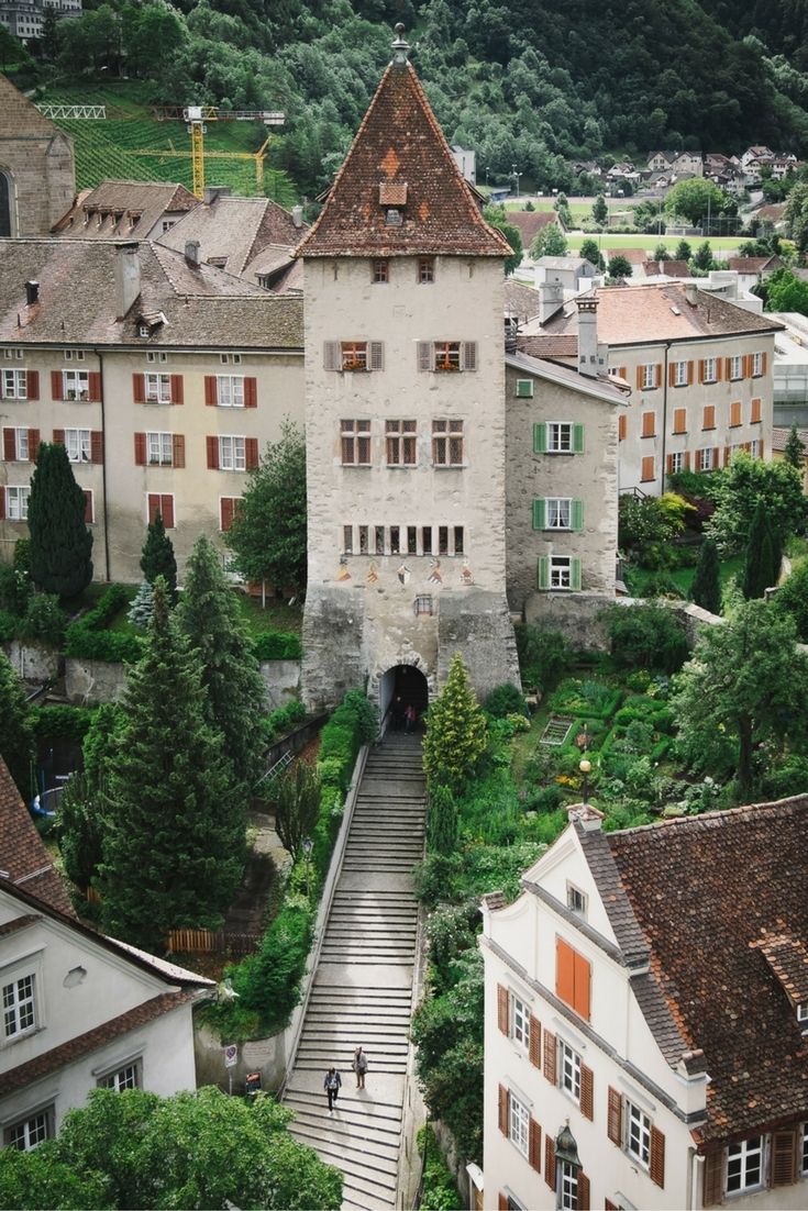 https://mdw-travel-data-us-east-1.s3.amazonaws.com/img/country/Switzerland/Chur/img_01.jpg