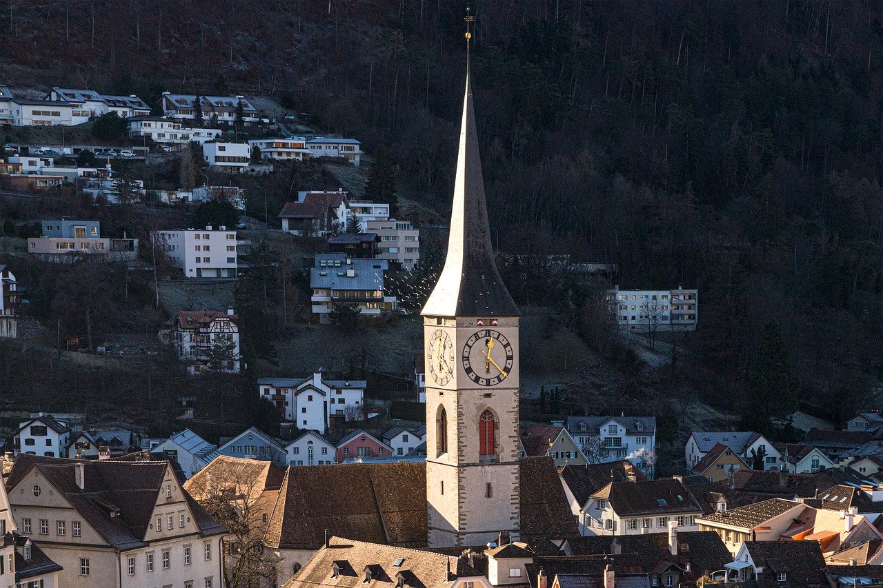 https://mdw-travel-data-us-east-1.s3.amazonaws.com/img/country/Switzerland/Chur/img_02.jpg