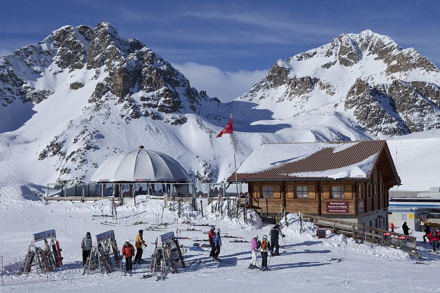 https://mdw-travel-data-us-east-1.s3.amazonaws.com/img/country/Switzerland/Corviglia/img_01.jpg