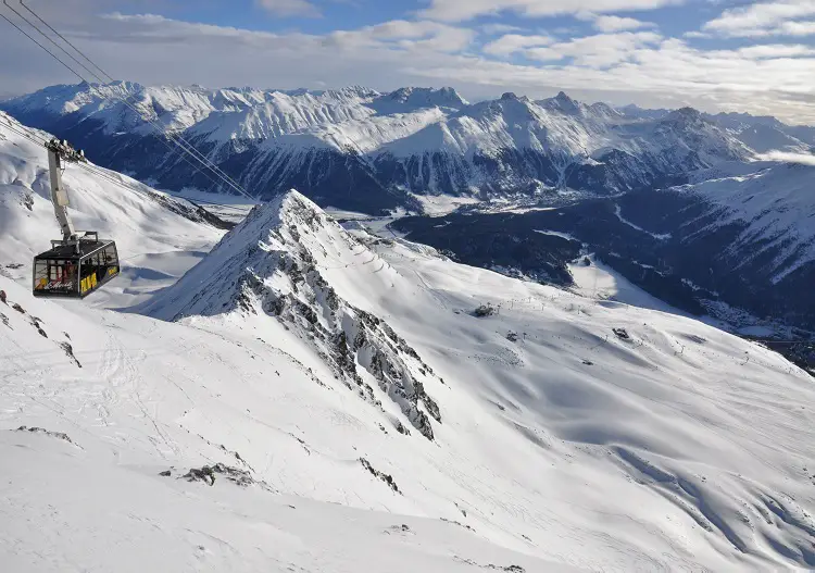 https://mdw-travel-data-us-east-1.s3.amazonaws.com/img/country/Switzerland/Corviglia/img_02.jpg