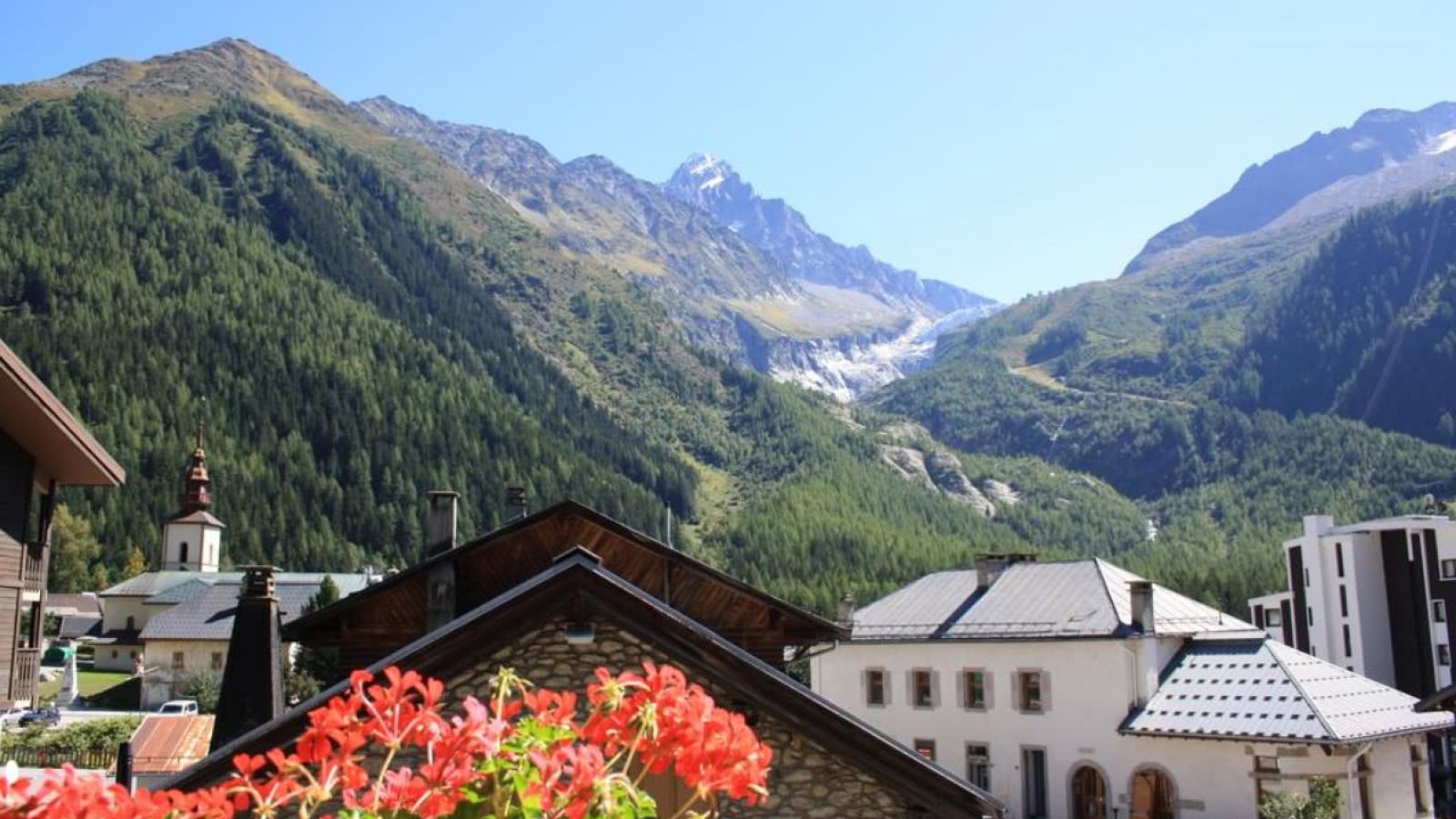 https://mdw-travel-data-us-east-1.s3.amazonaws.com/img/country/Switzerland/Dahu/img_01.jpg