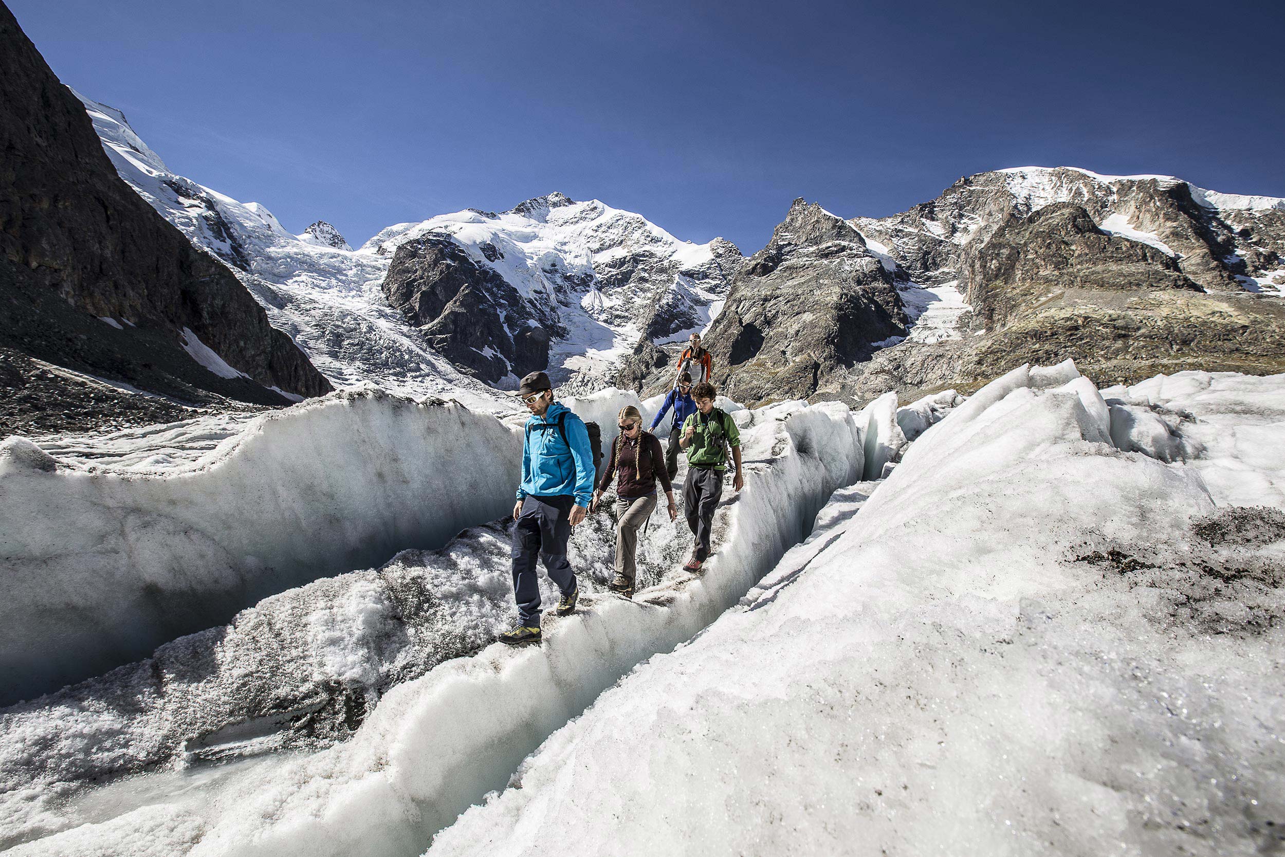 https://mdw-travel-data-us-east-1.s3.amazonaws.com/img/country/Switzerland/Diavolezza-Glacier/img_03.jpg