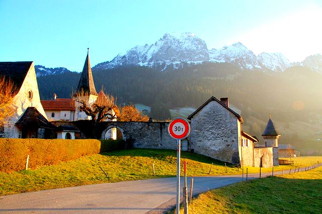 https://mdw-travel-data-us-east-1.s3.amazonaws.com/img/country/Switzerland/Domaine-de-Rougement/img_01.jpg