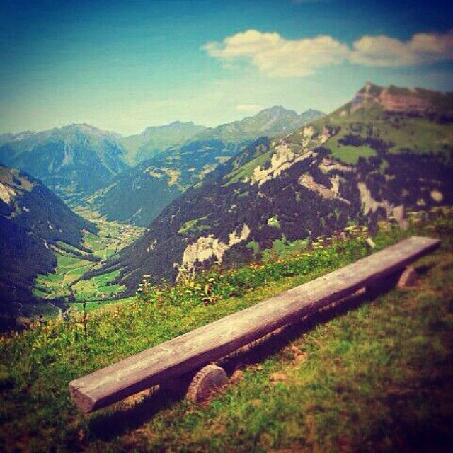 https://mdw-travel-data-us-east-1.s3.amazonaws.com/img/country/Switzerland/Elm/img_03.jpg