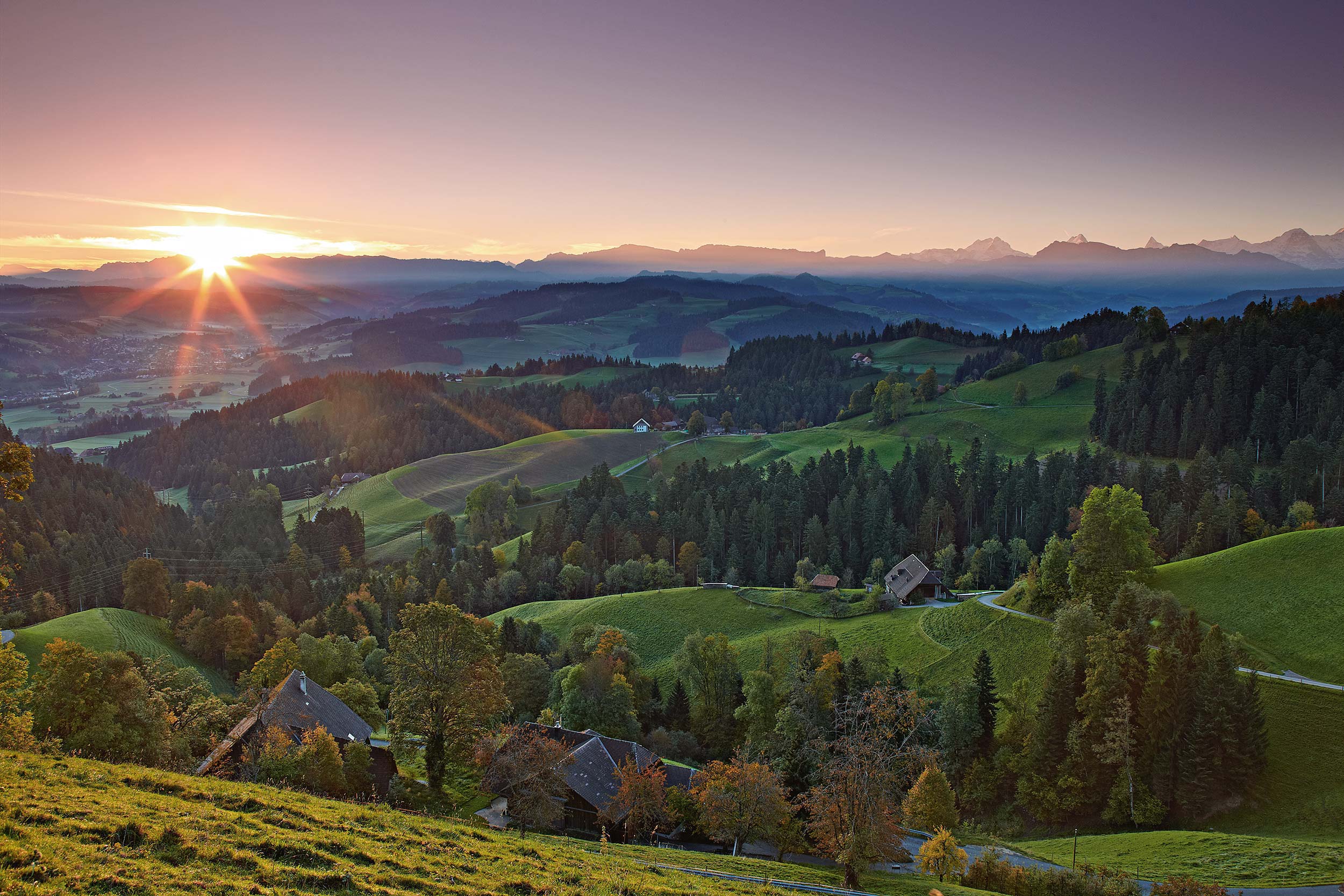 https://mdw-travel-data-us-east-1.s3.amazonaws.com/img/country/Switzerland/Emmental-Show-Dairy/img_03.jpg