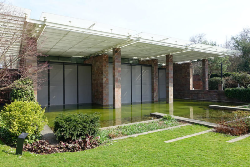 https://mdw-travel-data-us-east-1.s3.amazonaws.com/img/country/Switzerland/Fondation-Beyeler/img_00.jpg