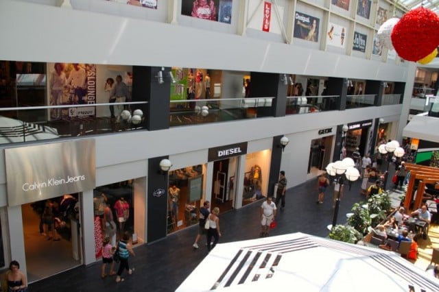 https://mdw-travel-data-us-east-1.s3.amazonaws.com/img/country/Switzerland/Foxtown-Outlet-Shopping/img_04.jpg