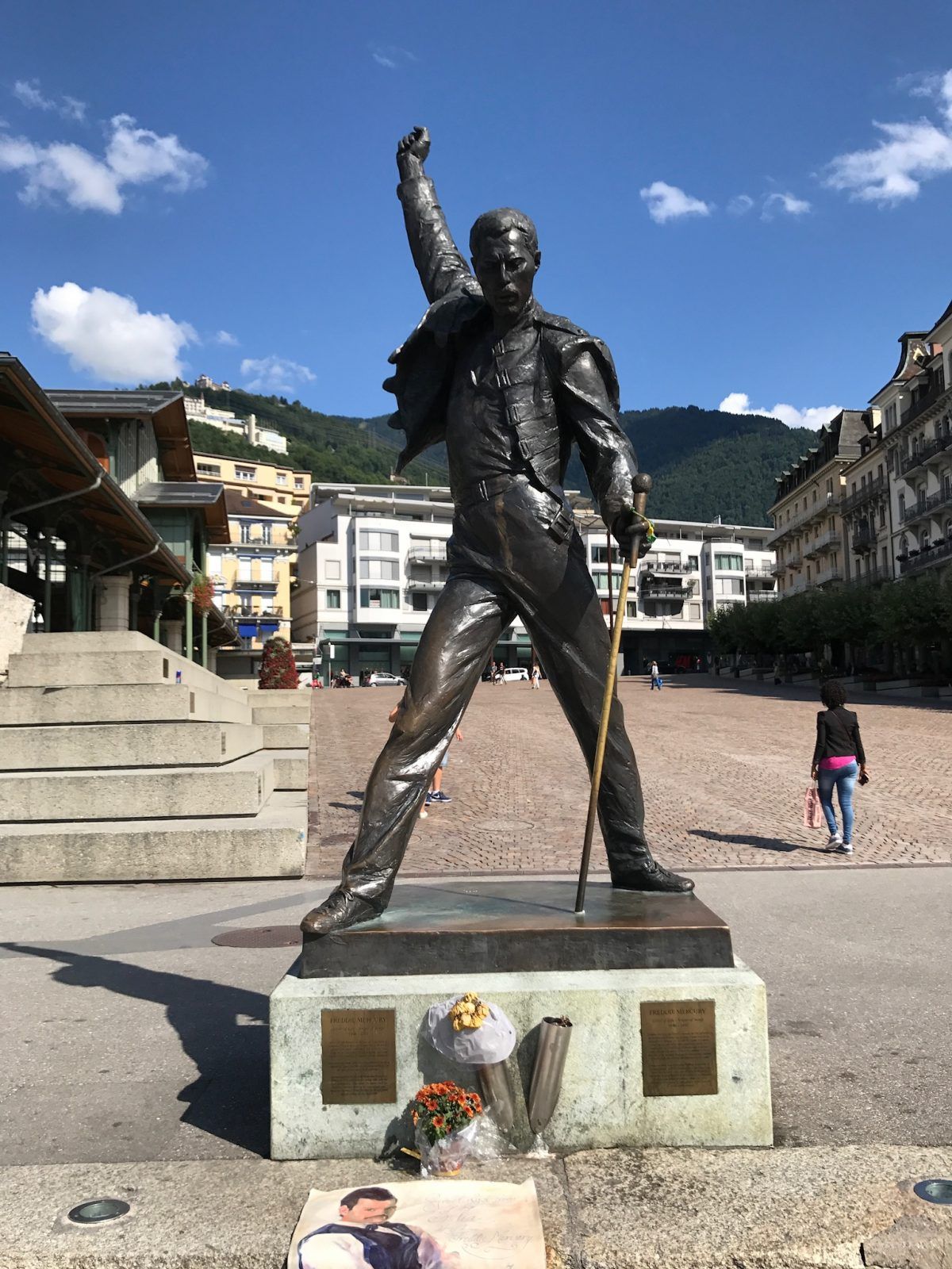 https://mdw-travel-data-us-east-1.s3.amazonaws.com/img/country/Switzerland/Freddie-Mercury-Statue/img_01.jpg