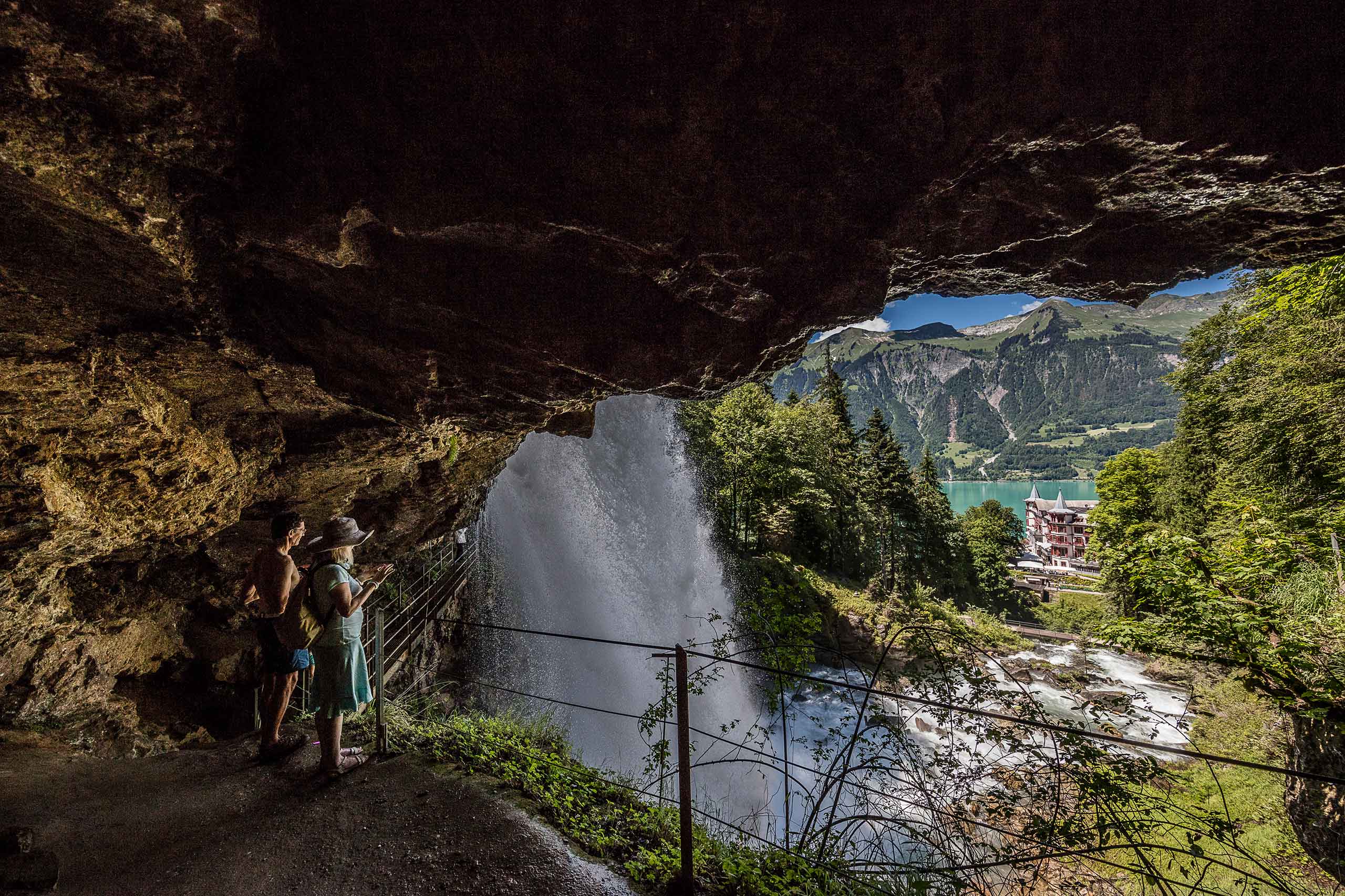 https://mdw-travel-data-us-east-1.s3.amazonaws.com/img/country/Switzerland/Giessbach-Falls/img_02.jpg