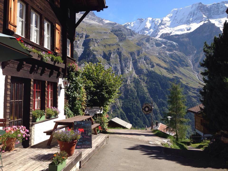 https://mdw-travel-data-us-east-1.s3.amazonaws.com/img/country/Switzerland/Gimmelwald/img_01.jpg