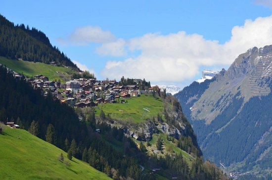 https://mdw-travel-data-us-east-1.s3.amazonaws.com/img/country/Switzerland/Gimmelwald/img_03.jpg