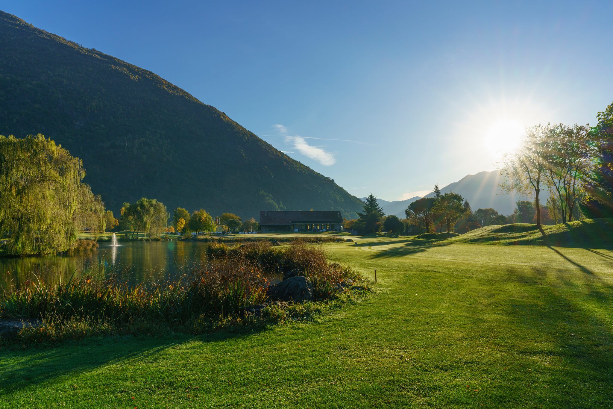 https://mdw-travel-data-us-east-1.s3.amazonaws.com/img/country/Switzerland/Golf-Losone/img_00.jpg