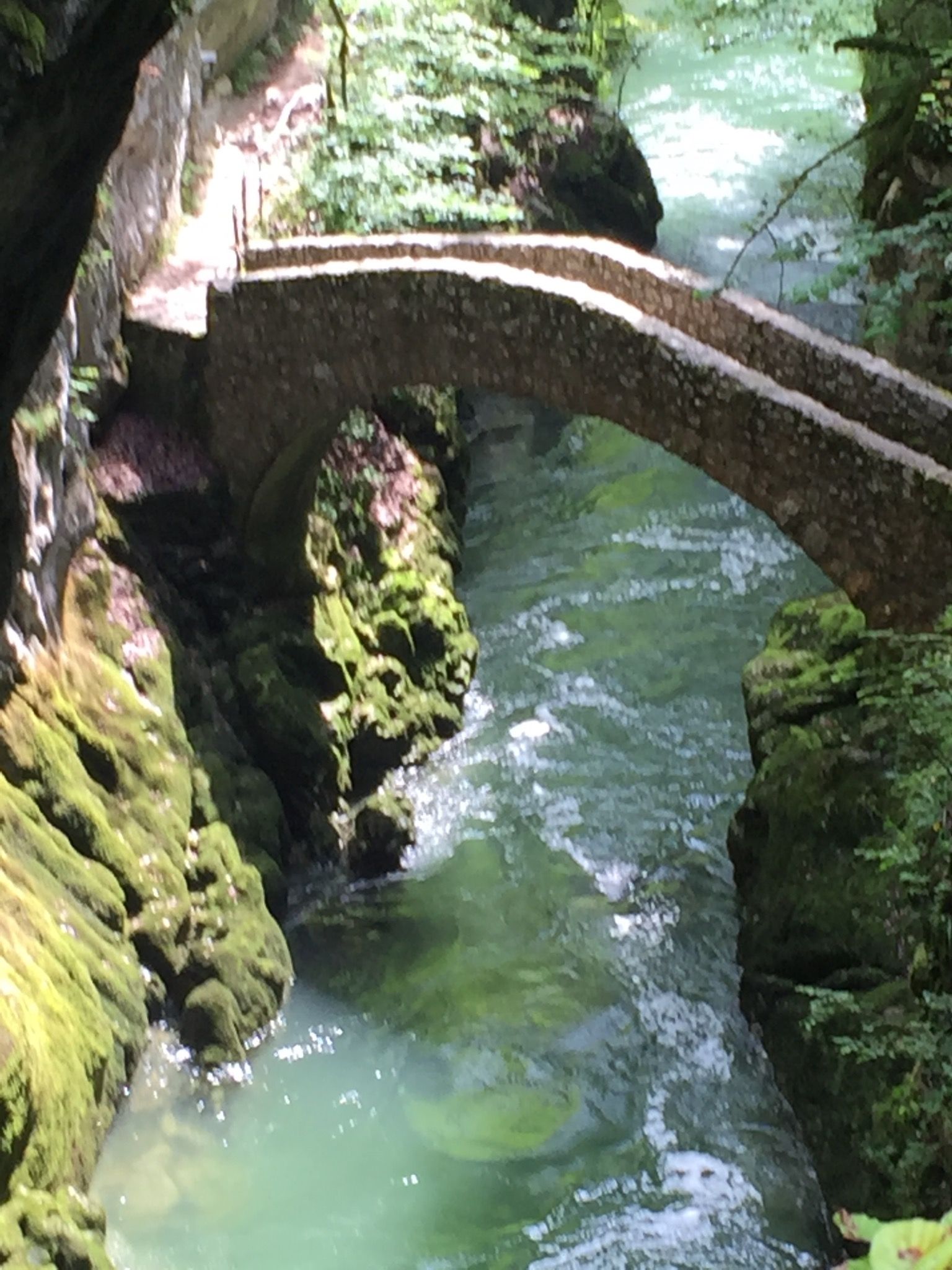 https://mdw-travel-data-us-east-1.s3.amazonaws.com/img/country/Switzerland/Gorges-de-lAreuse/img_03.jpg